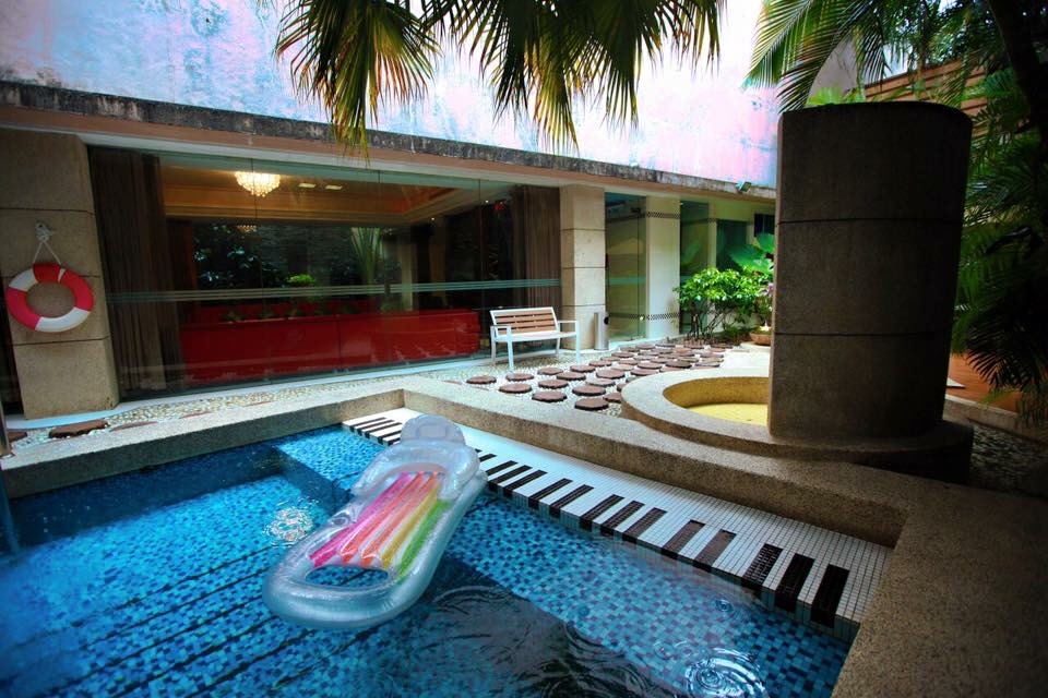 swimming pool